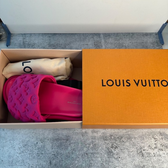 Louis Vuitton Pool Pillow Flat Comfort Slides - Picture 12 of 14